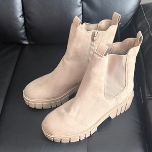 Madden NYC Tan lug sole boots- sz 10- new with tags